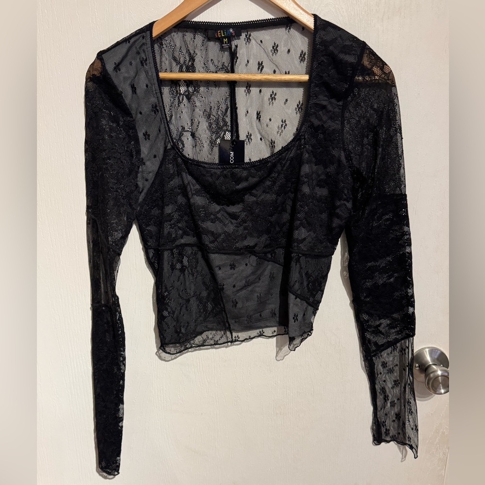 Delia’s nwt lace top medium